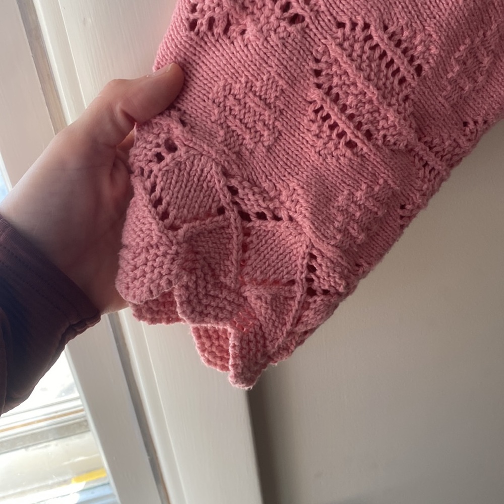 Vintage cropped scalloped crochet loose sweater. Relaxed slouchy size medium pin - Picture 3 of 9
